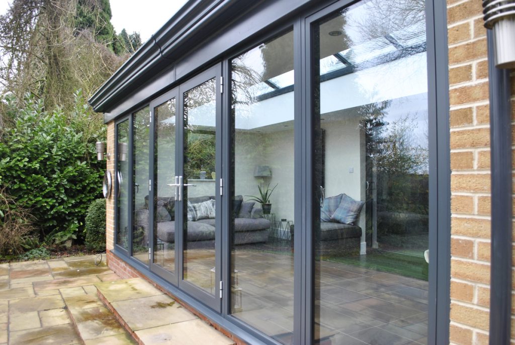 Bi-fold doors in Derby and Burton in anthracite grey aluminium