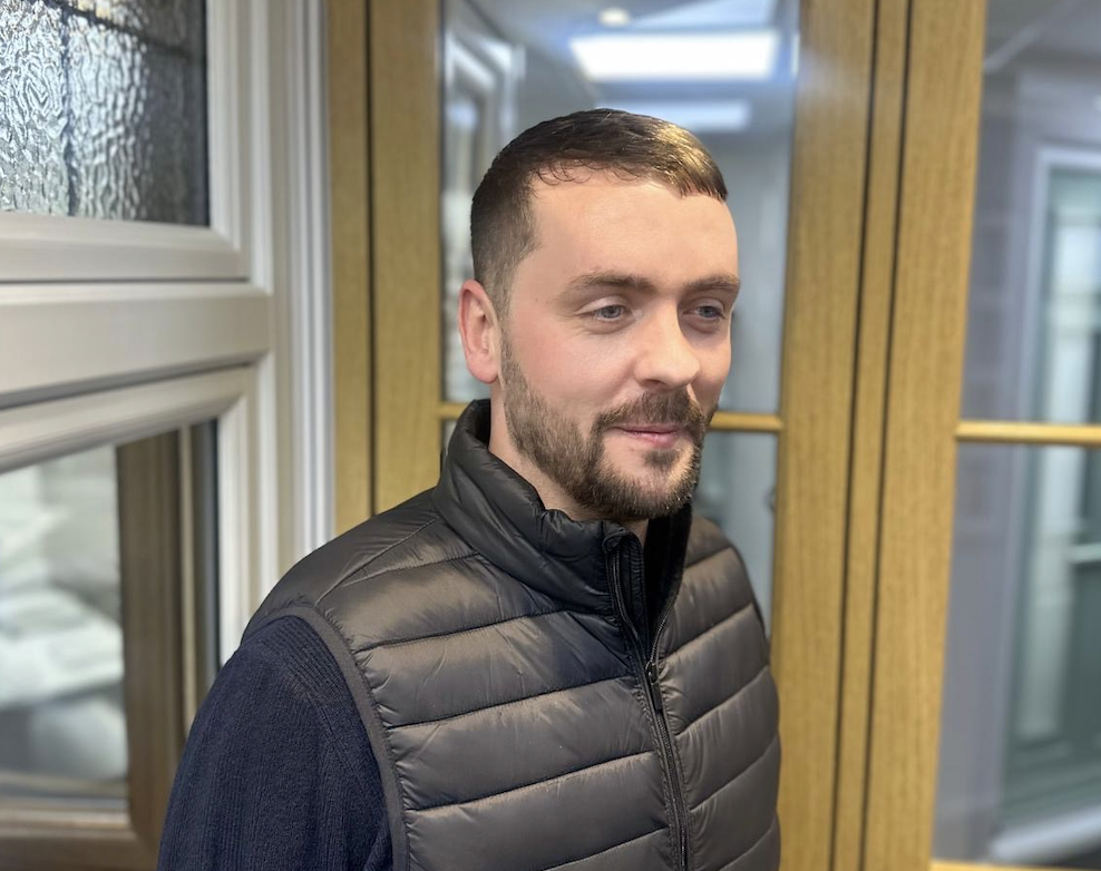 sean-abbey-glass-derby